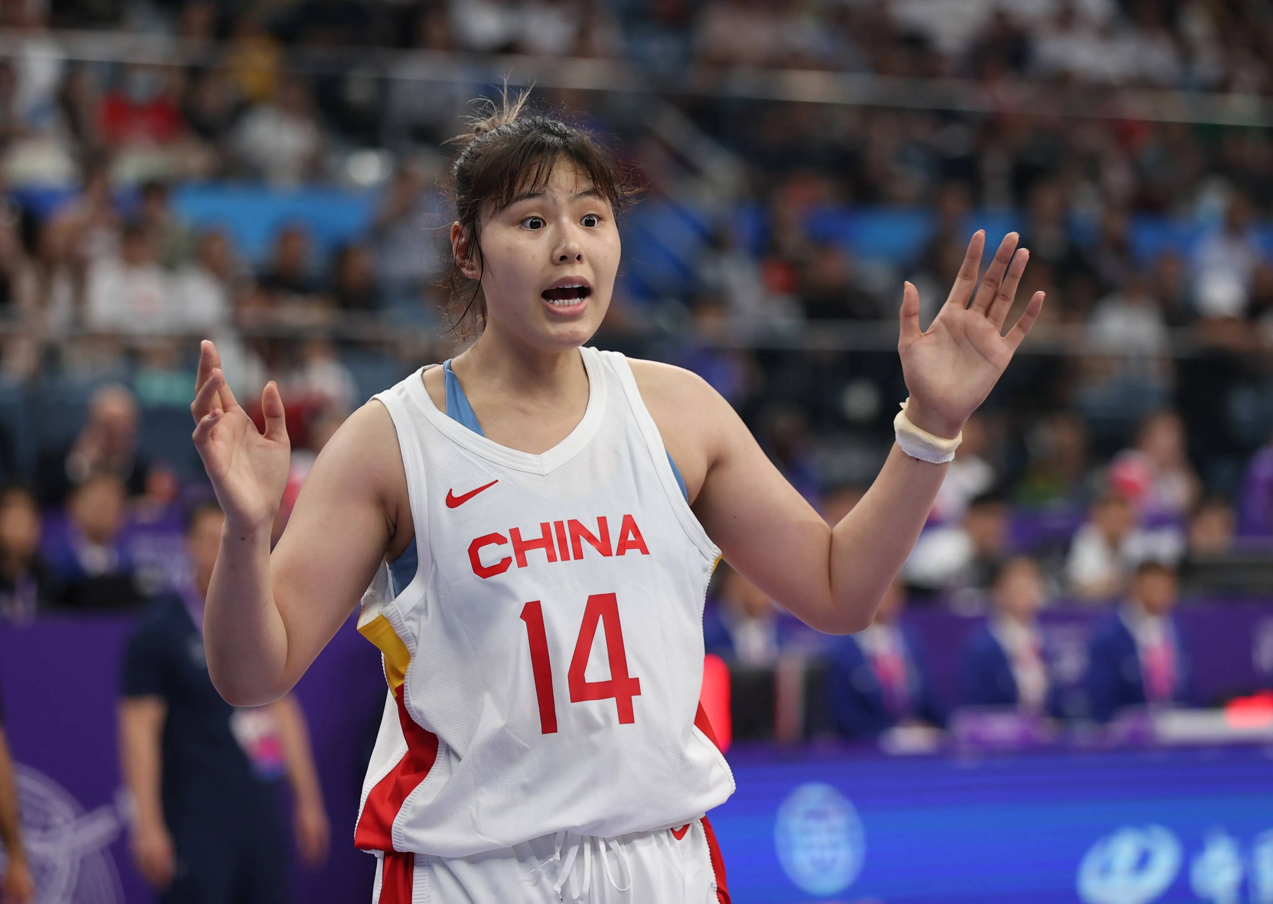 关于篮球巨星喜获宝贝女儿，球迷纷纷送上祝福的信息