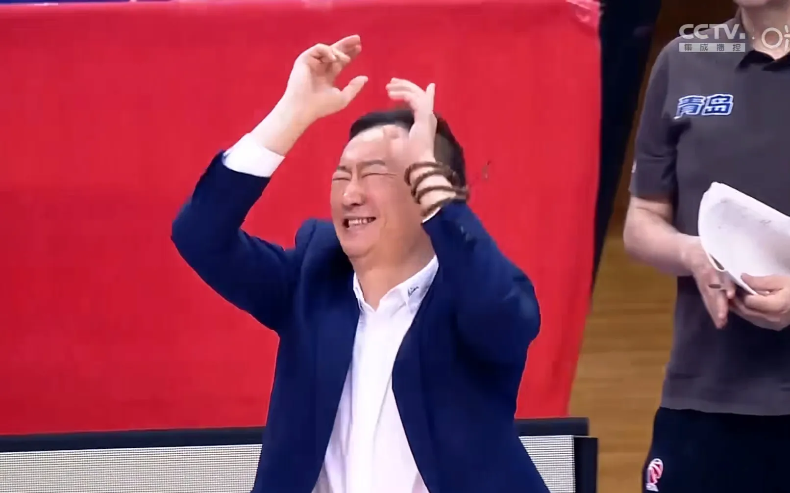 一场激烈的比赛引发观众激情