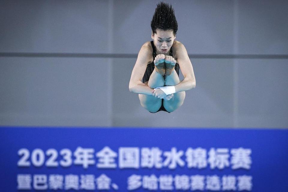 全国游泳冠军赛跳水选手实力超群，夺得金牌