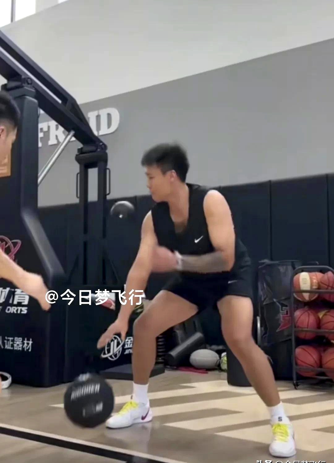 顶级篮球比赛举办在即，球员备战紧张