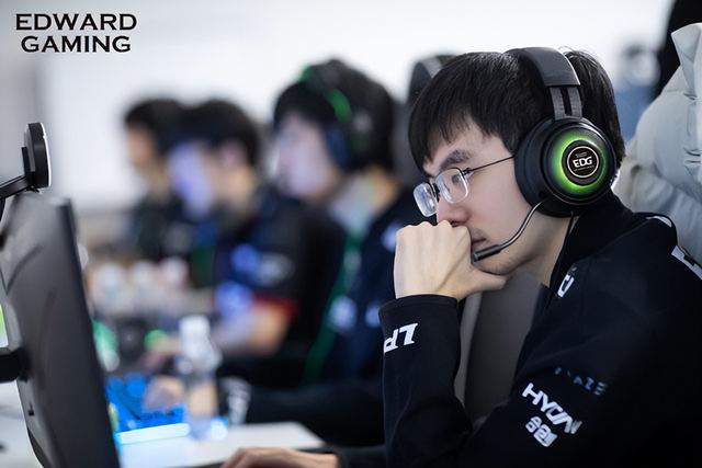 BRO碾压TSM，Knight线上压制力十足激烈交锋八强赛，技惊四座的简单介绍