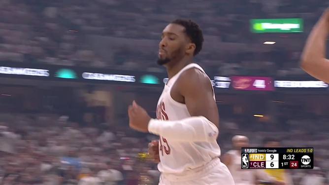 爵士队客场告捷，米切尔表现抢眼独拿45分的简单介绍