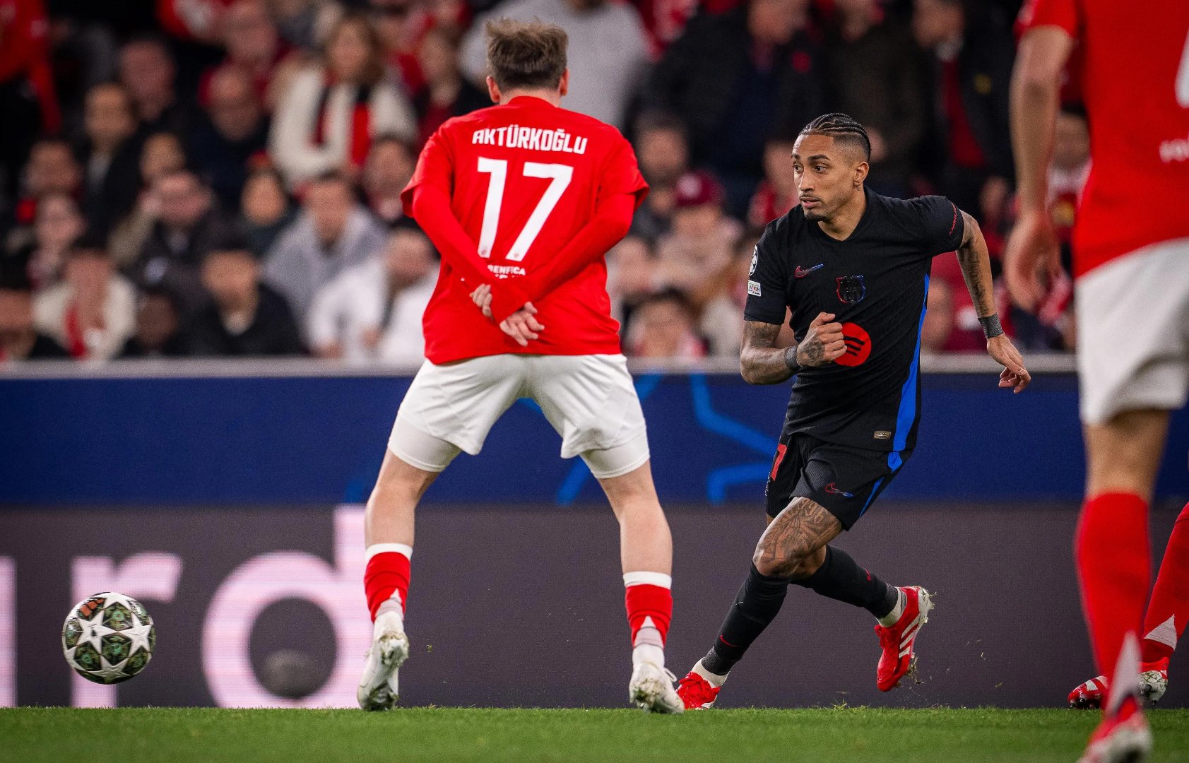 包含拜仁慕尼黑中场大将受伤，或无缘下一场比赛的词条