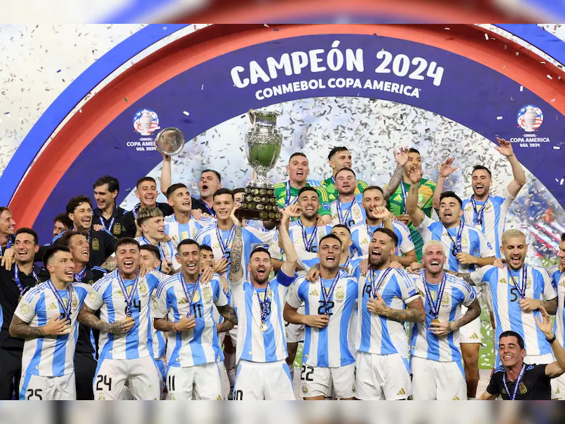 开云体育平台APP-美洲球队在全球篮球比赛中夺得令人瞩目的胜利，喜获奖杯