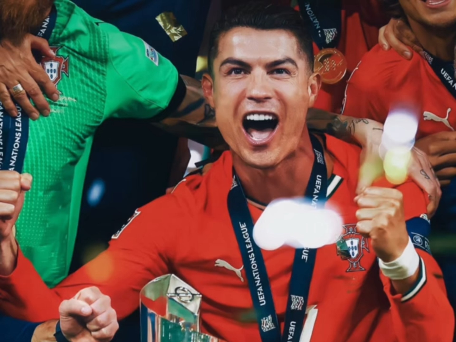 美洲球队在全球篮球比赛中夺得令人瞩目的胜利,喜获奖杯 美洲球队在全球篮球比赛中夺得令人瞩目的胜利,喜获奖杯