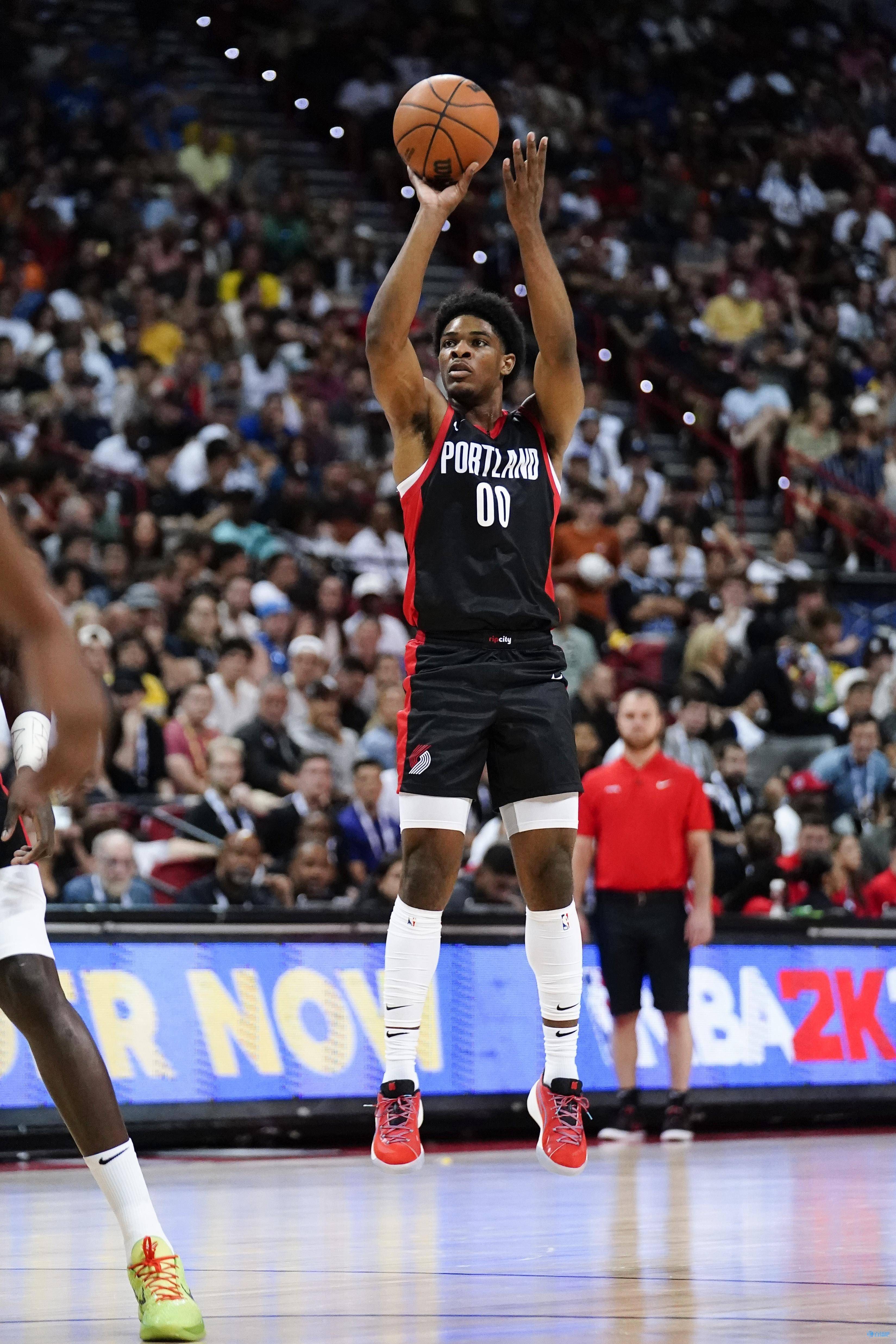 开拓者击败魔术，利拉德32分砍杀