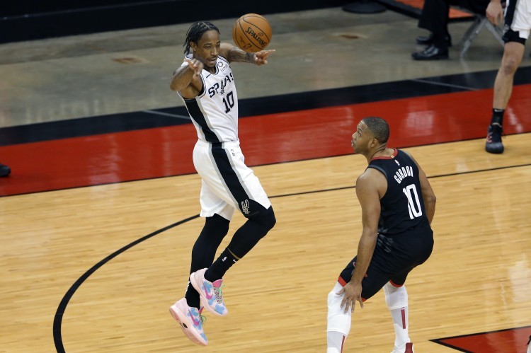 开云体育官网-猛虎队客场胜马刺,士气如虹