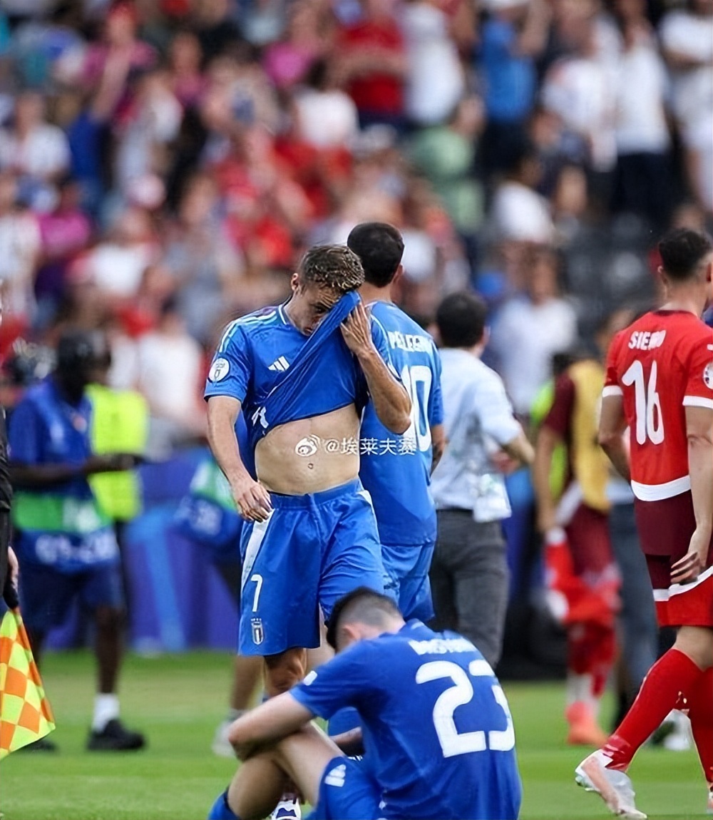 开云体育app-塞维利亚前锋完成帽子戏法,助球队轻取比赛胜利