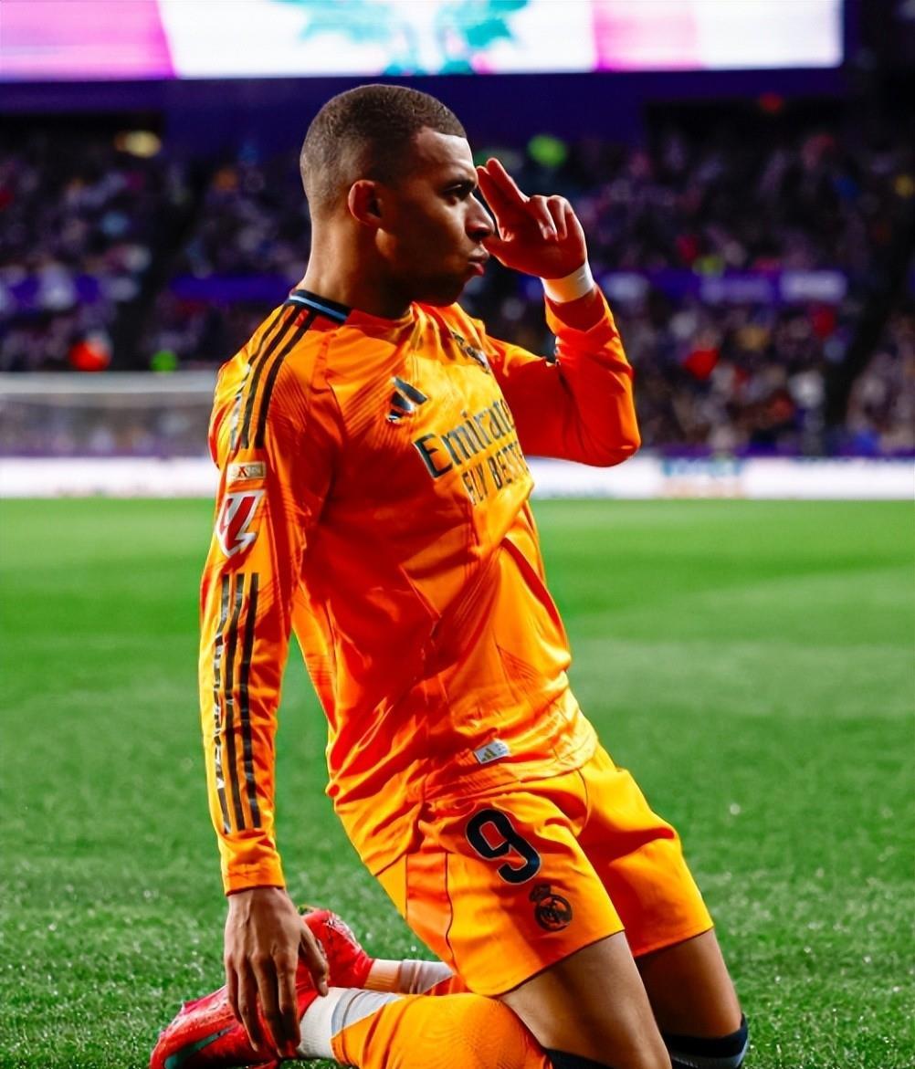 塞维利亚前锋完成帽子戏法,助球队轻取比赛胜利 塞维利亚前锋完成帽子戏法,助球队轻取比赛胜利