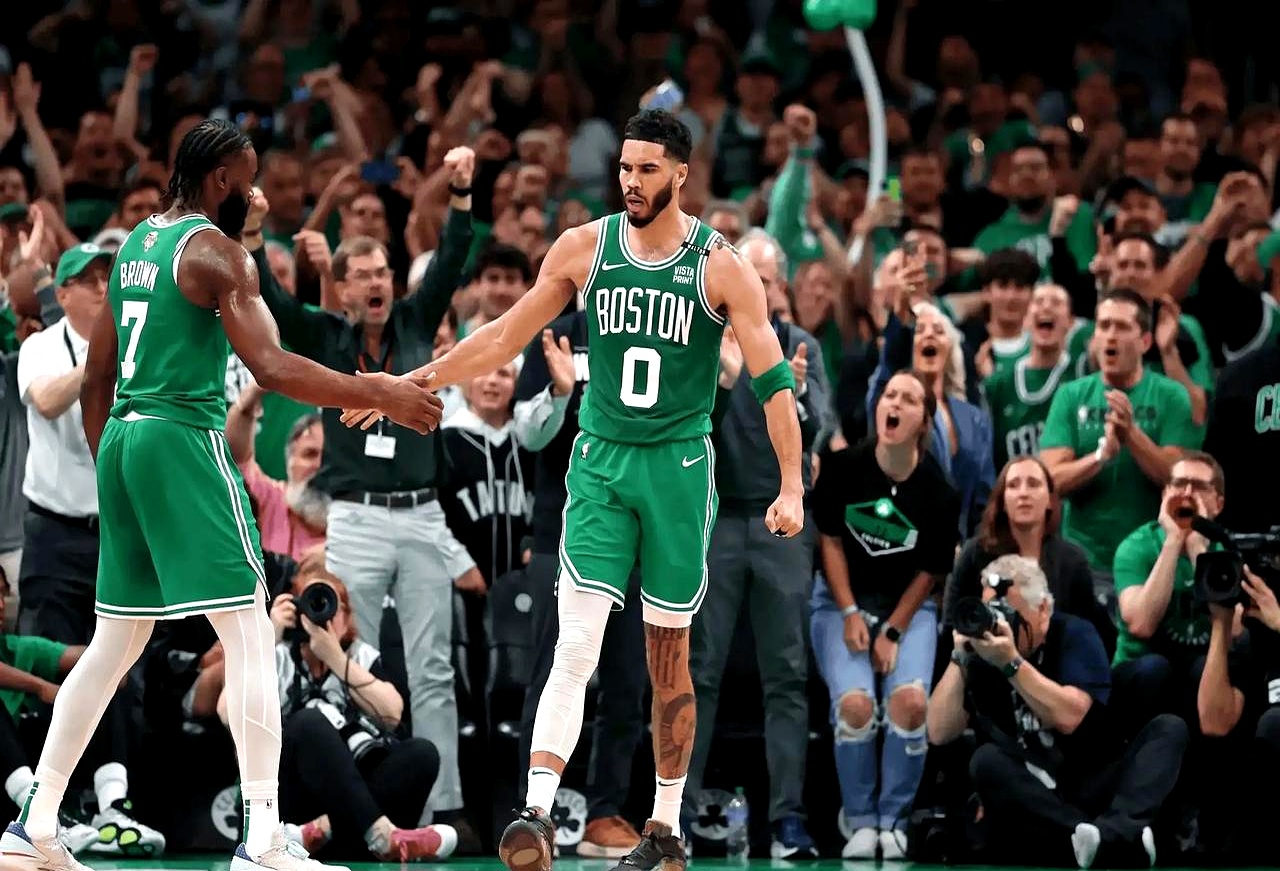 凯尔特人全队备战精神抖擞，迎难而上