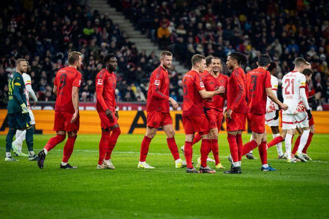 拜仁慕尼黑主场大胜汉堡，继续领跑积分榜