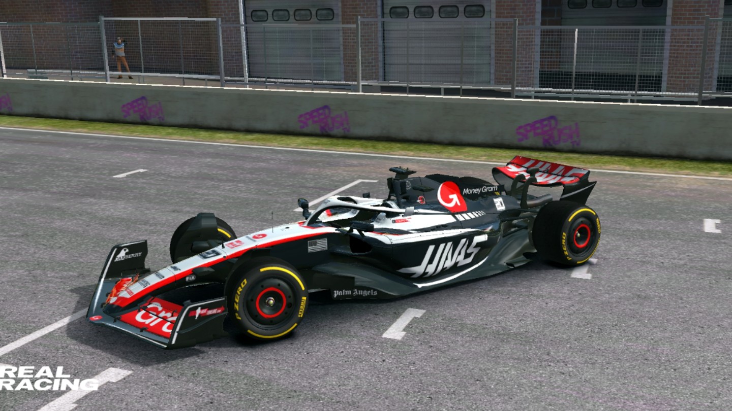 哈斯车队险胜红牛二队，塞恩斯高光表现的简单介绍