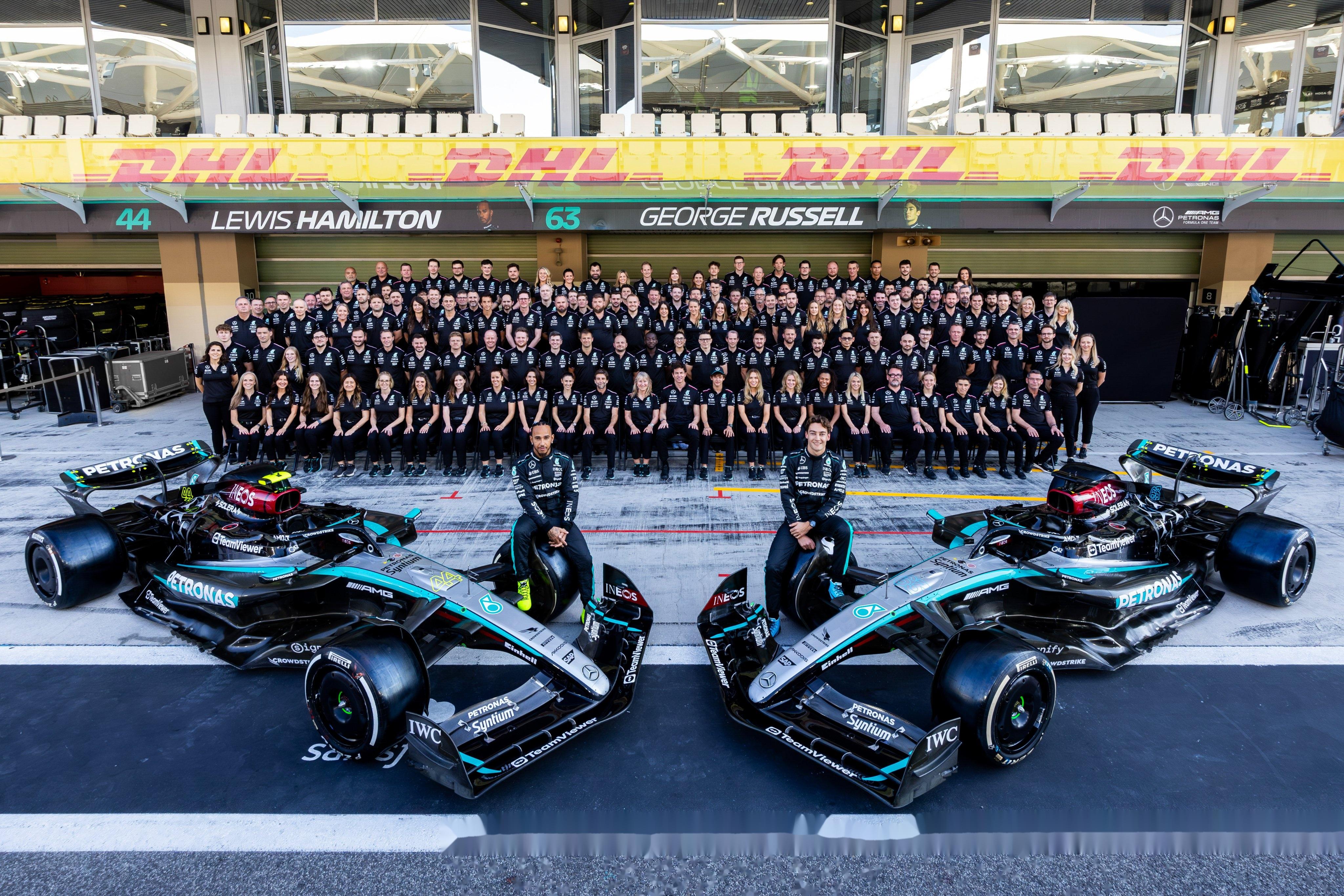 红牛车队完胜梅赛德斯,汉密尔顿刷新纪录 红牛车队完胜梅赛德斯,汉密尔顿刷新纪录