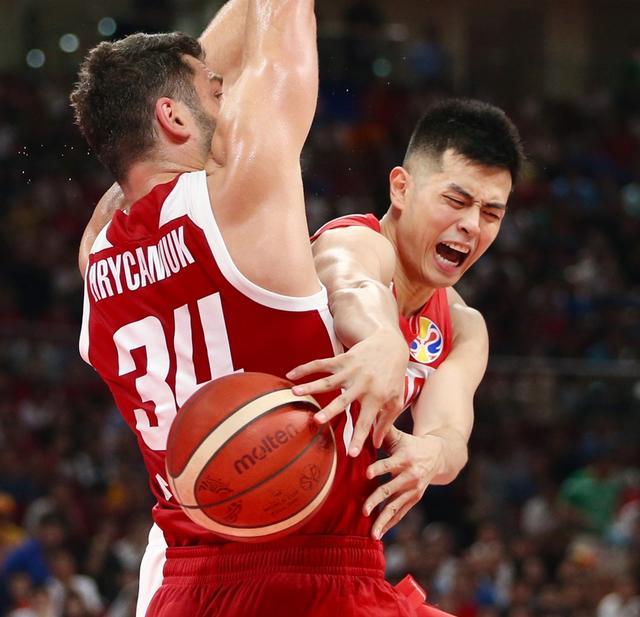 开云平台-波兰队绝杀日本队,波尔扛起全队