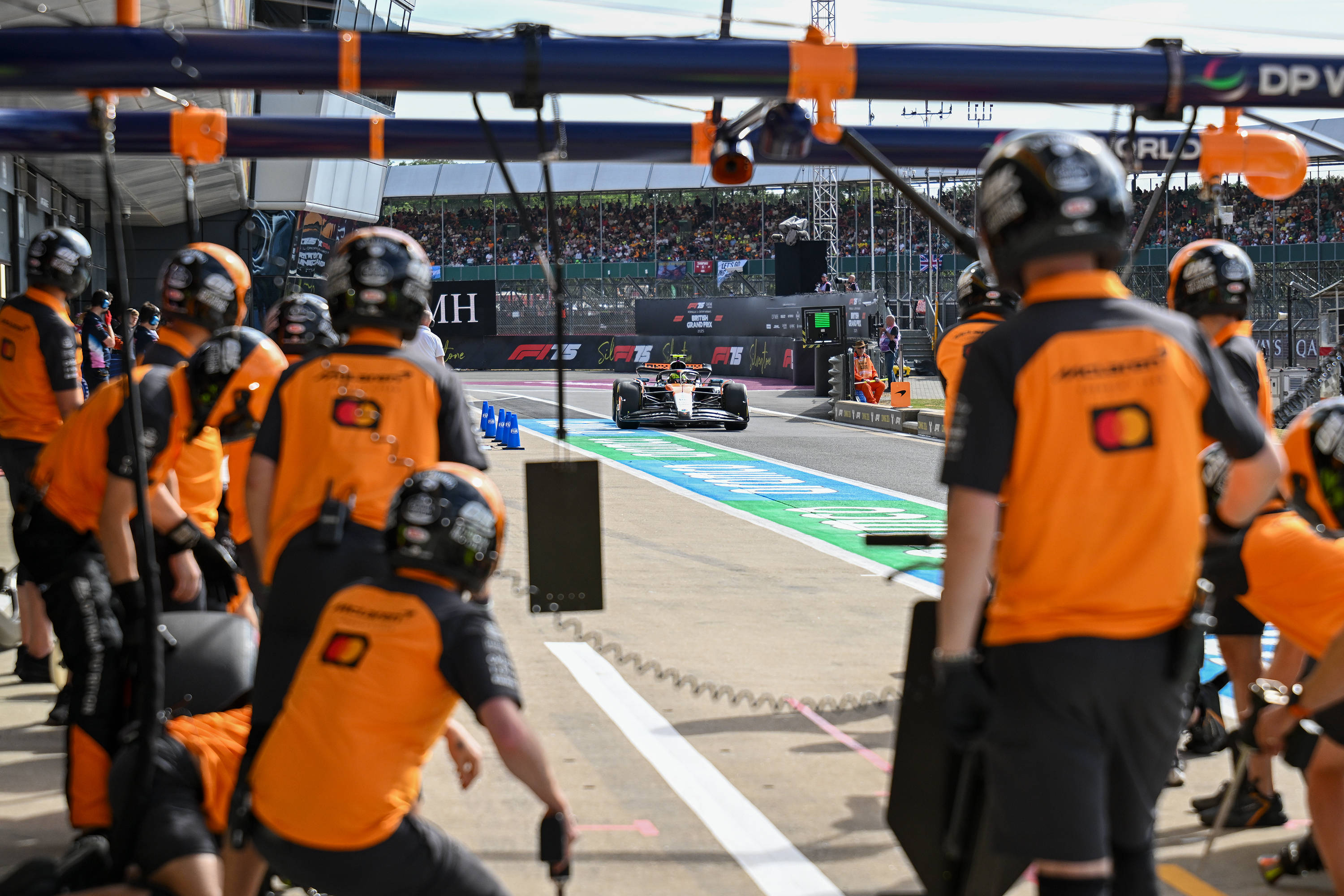 包含红牛二队碾压威廉姆斯,诺里斯关键制胜的词条 包含红牛二队碾压威廉姆斯,诺里斯关键制胜的词条