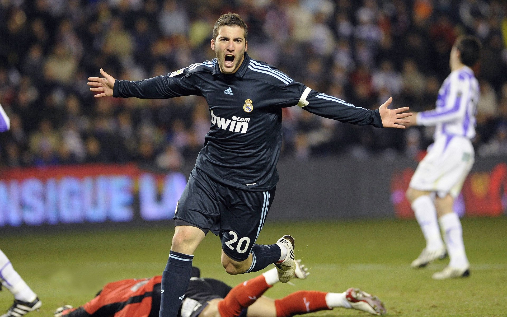 开云APP-神话照进现实，奥斯梅恩奥林匹克式神迹击穿拉齐奥铁壁