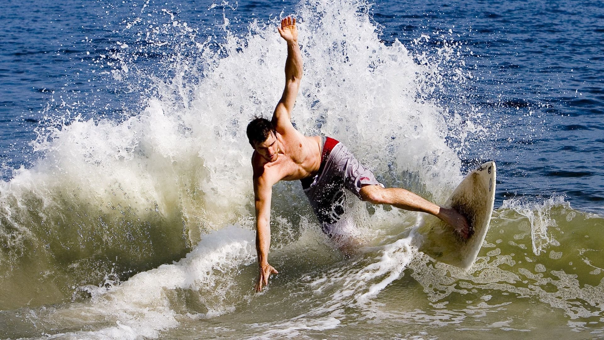 开云体育-雷霆逆转惊心动魄 浓眉狂飙主宰赛场